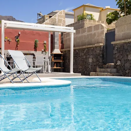 Dom wakacyjny Chloe Tenerifesummervillas Giant Private Pool 11 Meters Long Costa Adeje (Tenerife)