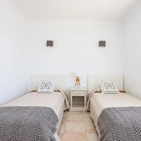 Dom wakacyjny Chloe Tenerifesummervillas Giant Private Pool 11 Meters Long Costa Adeje (Tenerife)