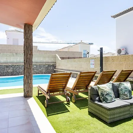 Dom wakacyjny Chloe Tenerifesummervillas Giant Private Pool 11 Meters Long Costa Adeje (Tenerife)